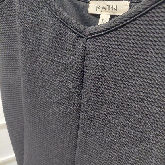 Black textured Romper - Picture 5 of 8